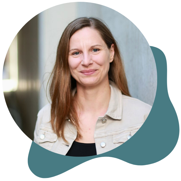 Ein Porträtfoto von Sophia Ruppel, Webdesignerin, die Websites in einem Tag erstellt.